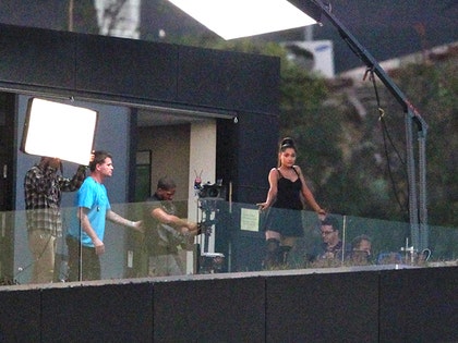 1222-ariana-grande-splash-01