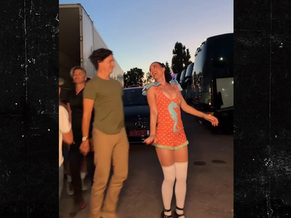 071026 katy perry justin trudeau dancing SG