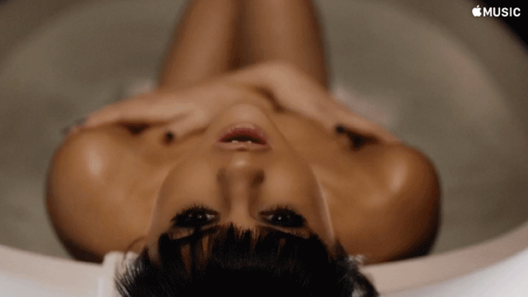 Pornoni tugatdi va yugurdi