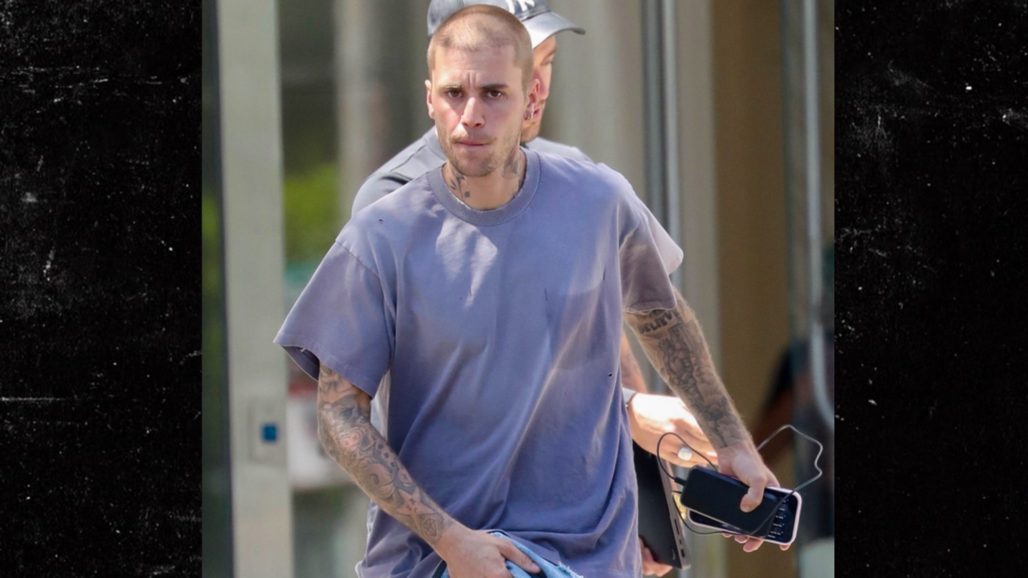 Justin Bieber Gets a Traffic Ticket in L.A., Grabs His Crotch, on Video