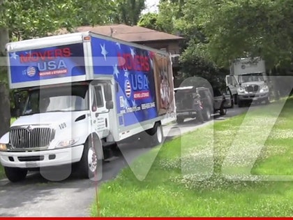 0609-wm-josh-duggar-moving-out-tmz-03