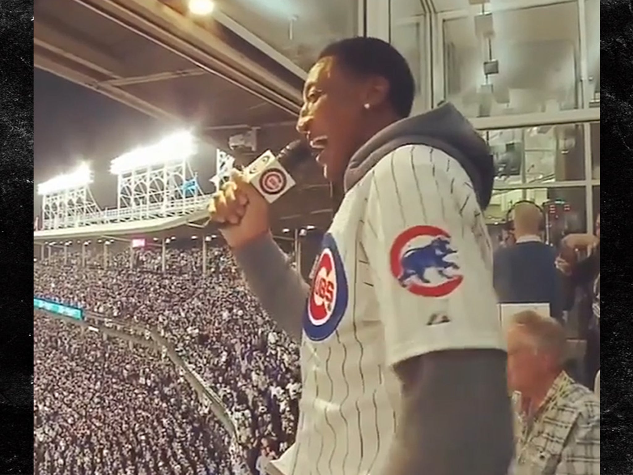 Bill Murray belts out 'Take Me Out to the Ball Game' at Wrigley Field