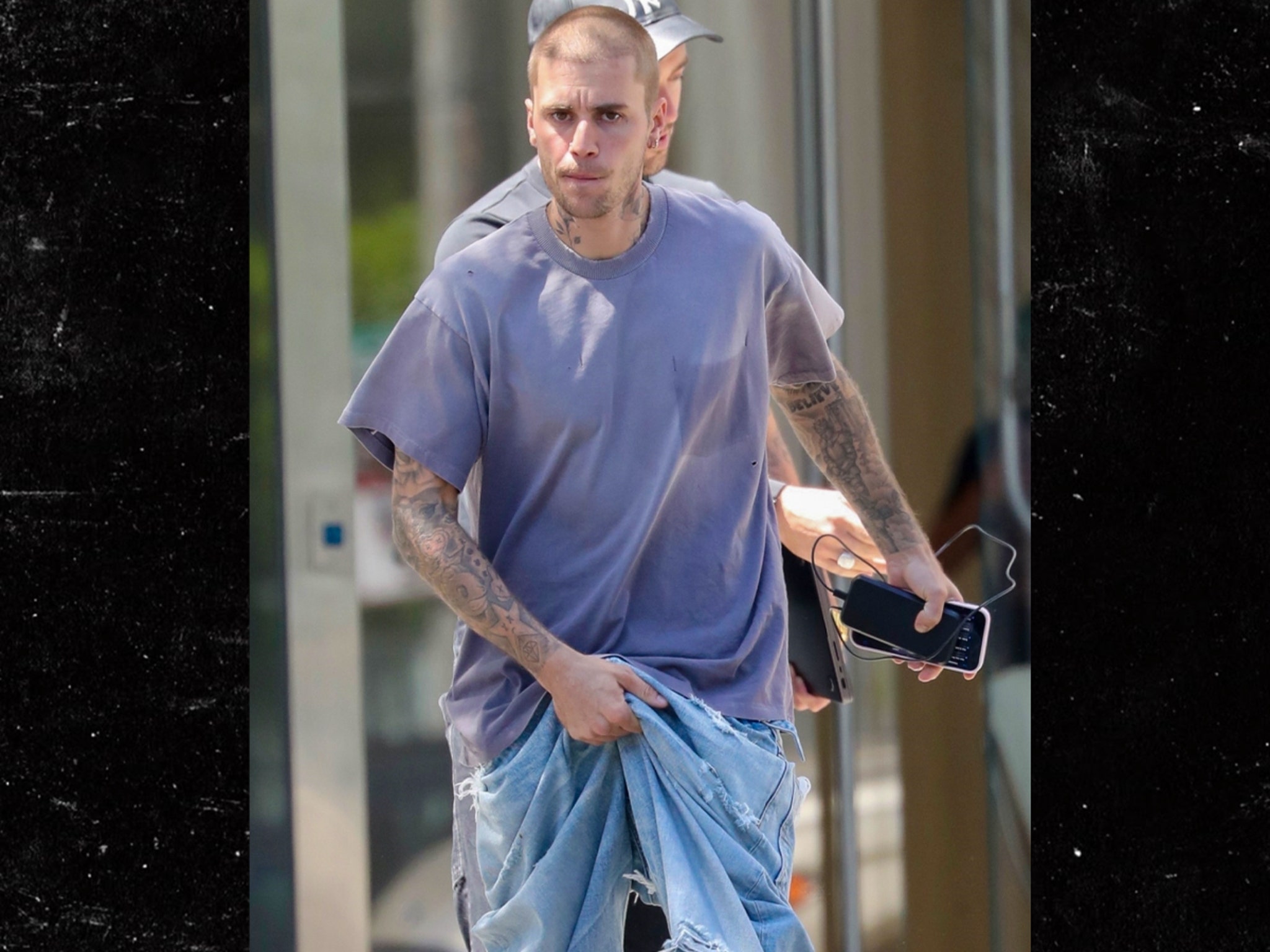 Justin Bieber Gets a Traffic Ticket in L.A., Grabs His Crotch, on