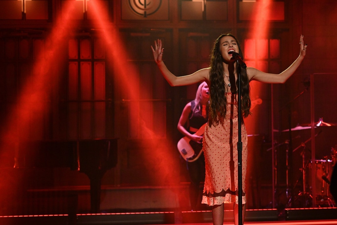 1116-Olivia-Rodrigo’s-Performance-Photos0003