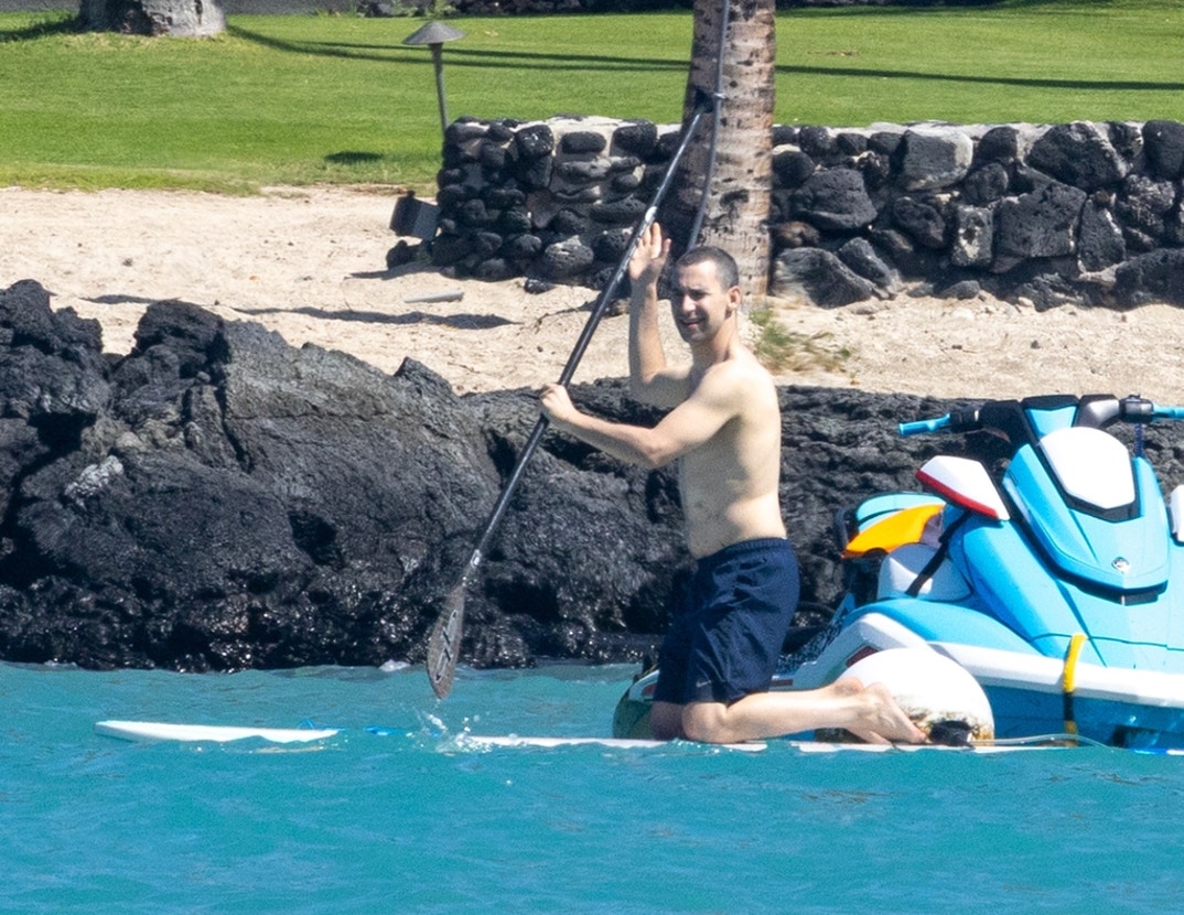 Margaret Qualley and Jack Antonoff Hawaii 1