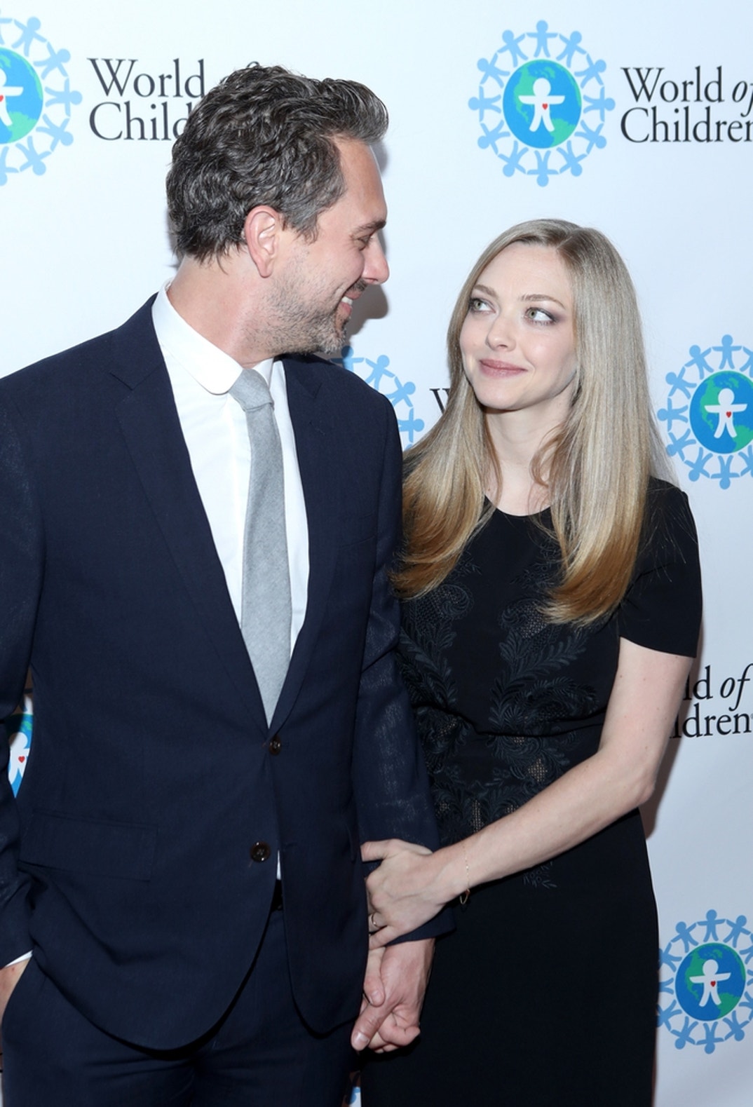 Amanda Seyfried and Thomas Sadoski Happier Times 3