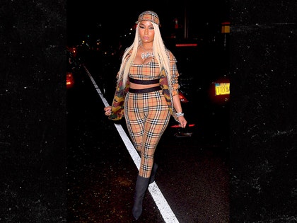 0815-nicki-minaj-splash-01