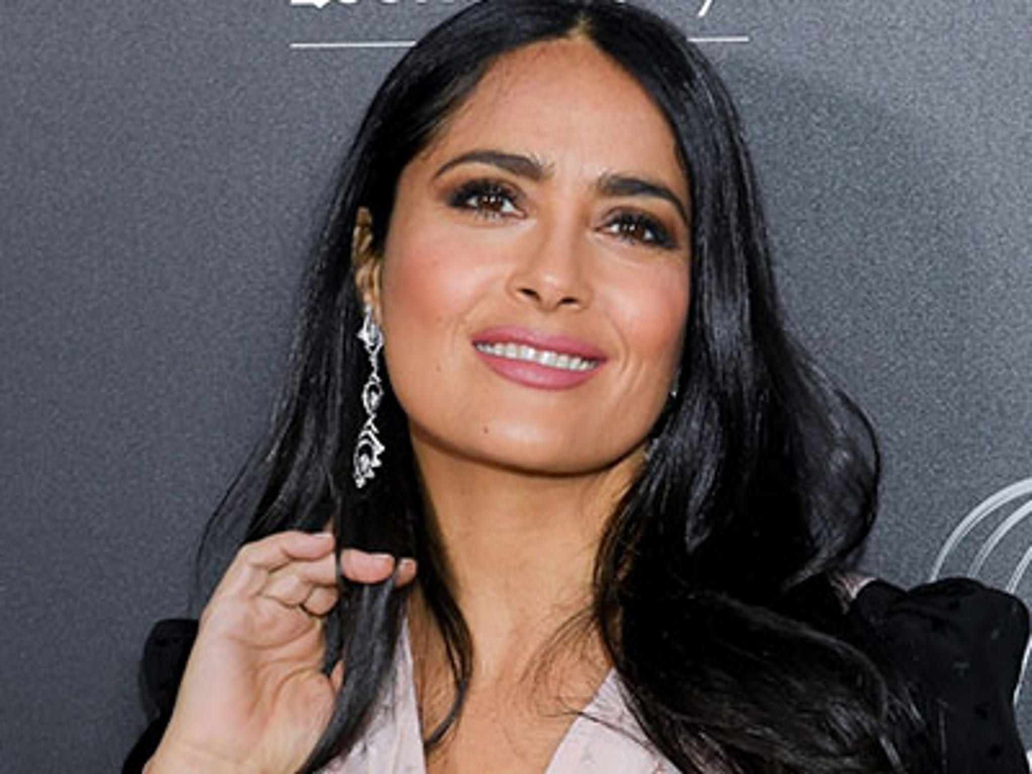 Salma Hayek Inspires Fans, Shows Off Her Gray Hairs and Wrinkles on  Instagram