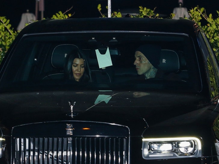 0320-kourtney-kardashian-travis-barker-backgrid-03