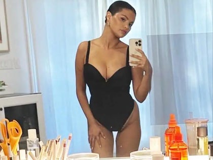 0710-Selena-Gomez-Hot-Shots-PRIMARY