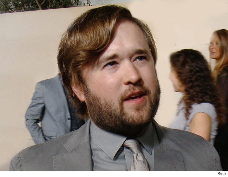 Haley Joel Osment Rants at Vegas Airport Cops Called :: 0205-hayley-joel-osment-getty-7