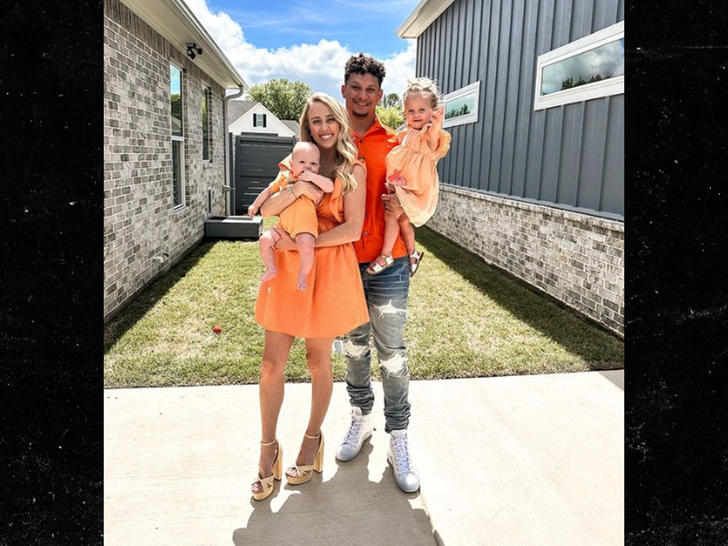 patrick mahomes, brittany with his kids
