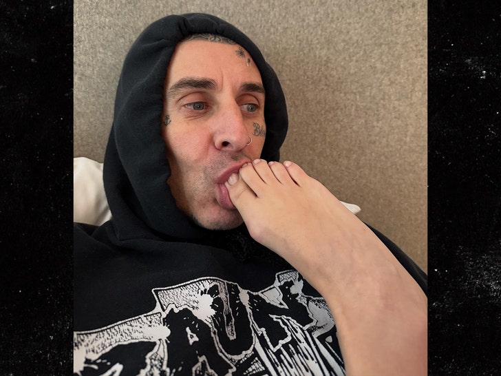 travis barker kourtney kardashian birthday insta 2