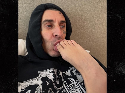 travis barker kourtney kardashian birthday insta 2