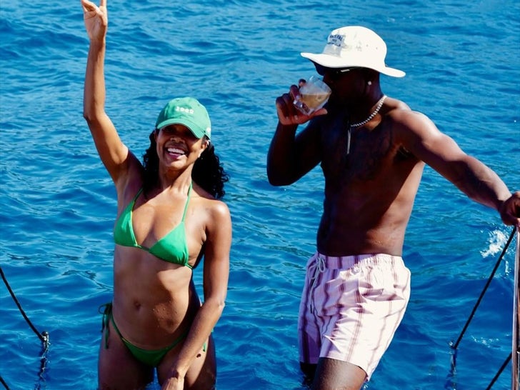 0828-Gabrielle-Union-Summer-Yacht-Getaway-Sub2