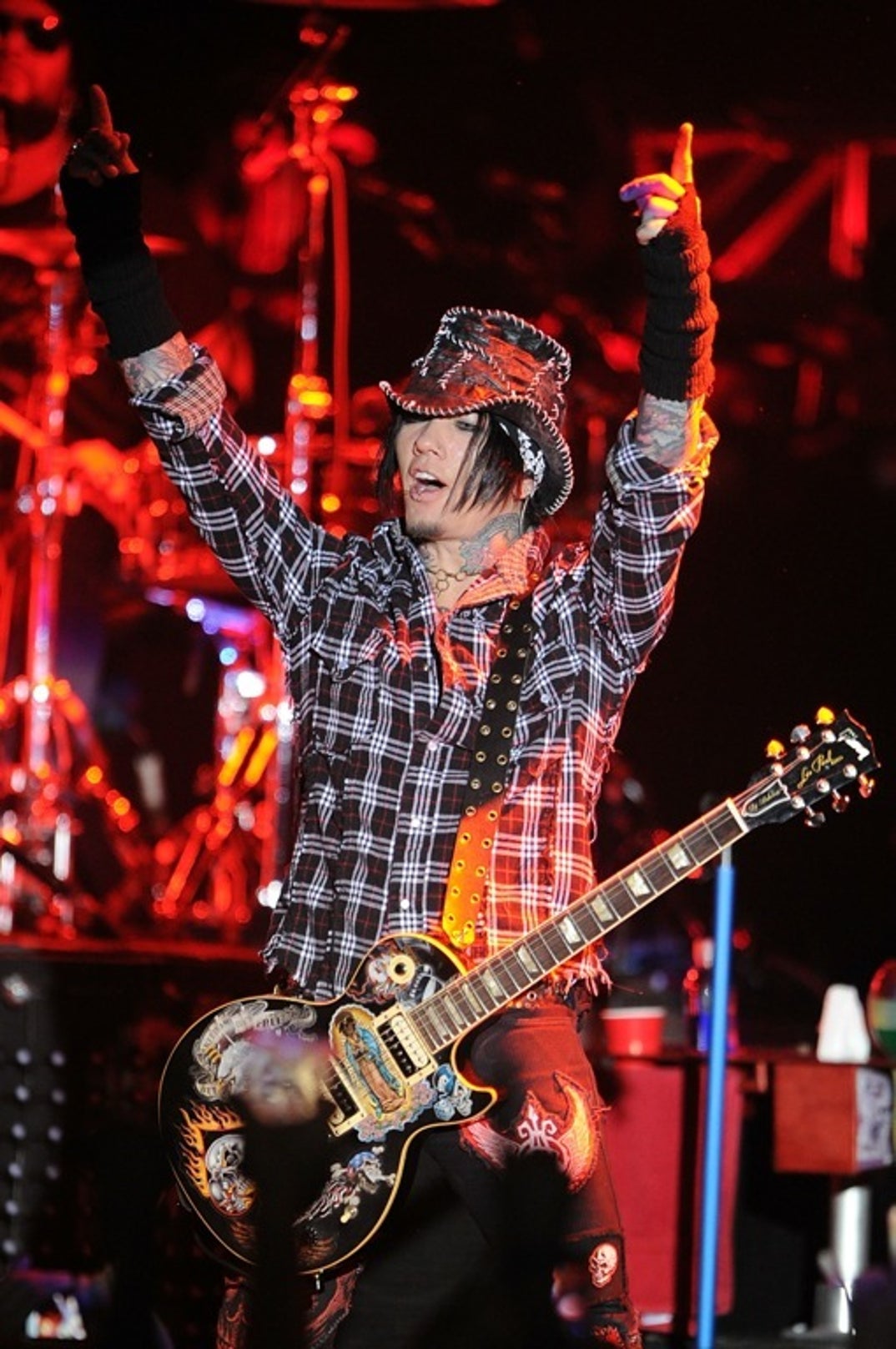0401_gunsnroses_performance_10