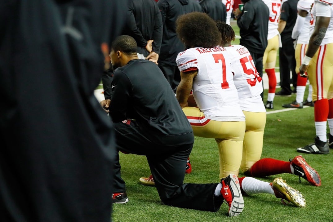 colin kaepernick kneeling football 49ers photos-12