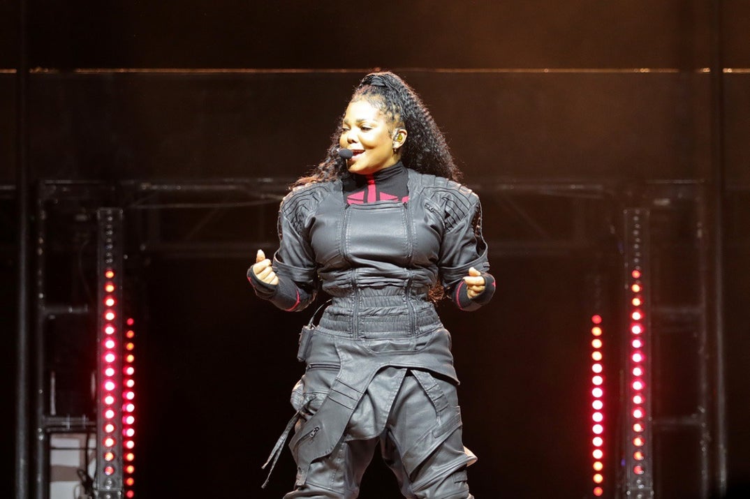 Janet Jackson Singing And Dancing On Stage 5