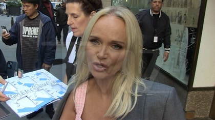 111124-kristin-chenoweth-kal