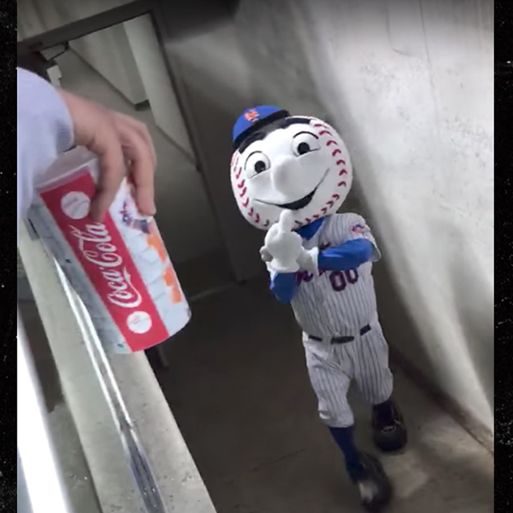 The Mets' apology for Mr. Met's middle finger has been transformed into a  sad meme