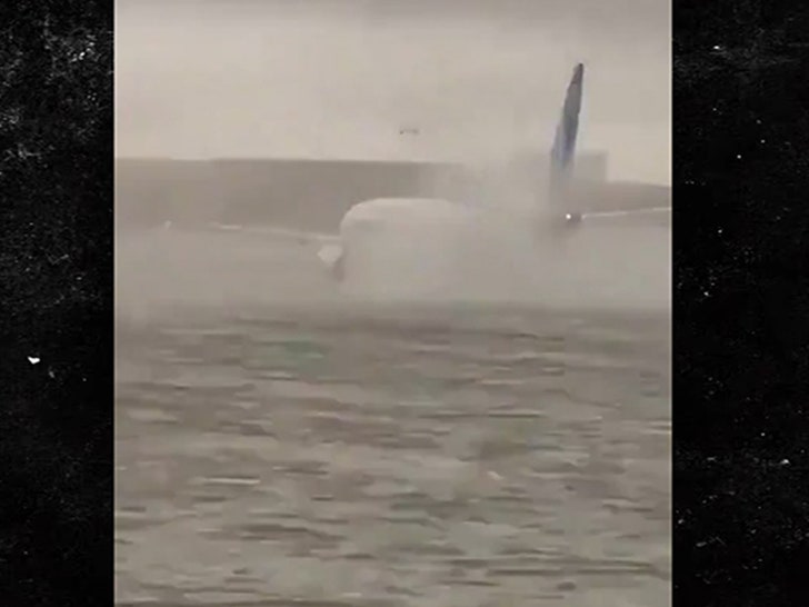 Une vidéo montre l'aéroport de Dubaï inondé après une violente tempête de pluie