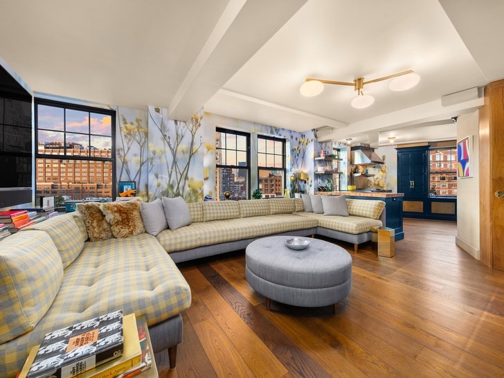 Andy Cohen Lists New York Duplex Photos 0009