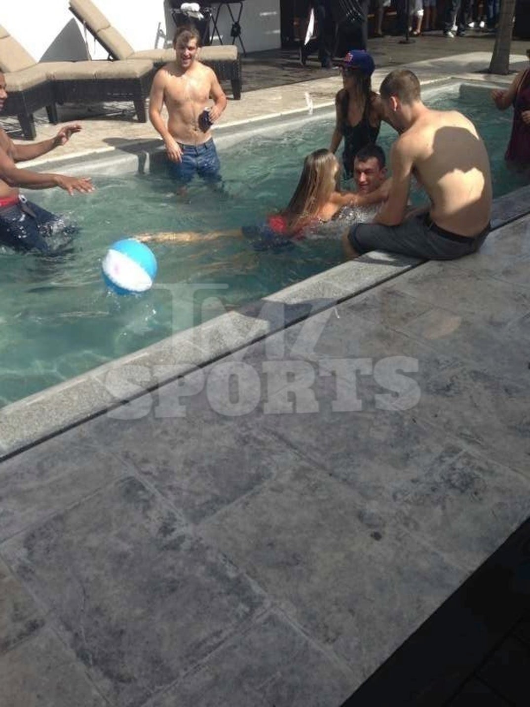 Johnny Manziel -- WET & WILD ... With Hot Chick at TX Pool Party