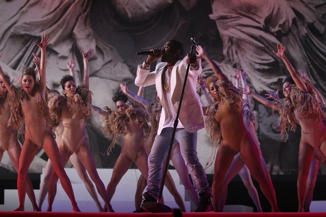 1027_kanye_performance_photos_10