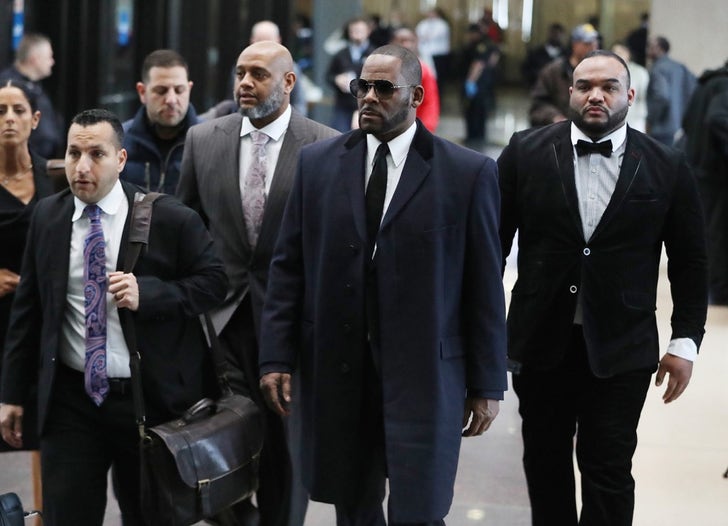 R. Kelly Walking Into Court to Challenge Sex Tape