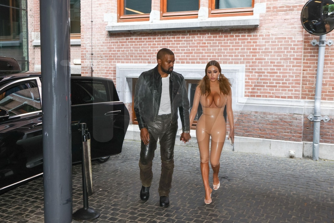 Kanye West Bday Bianca Censori 9