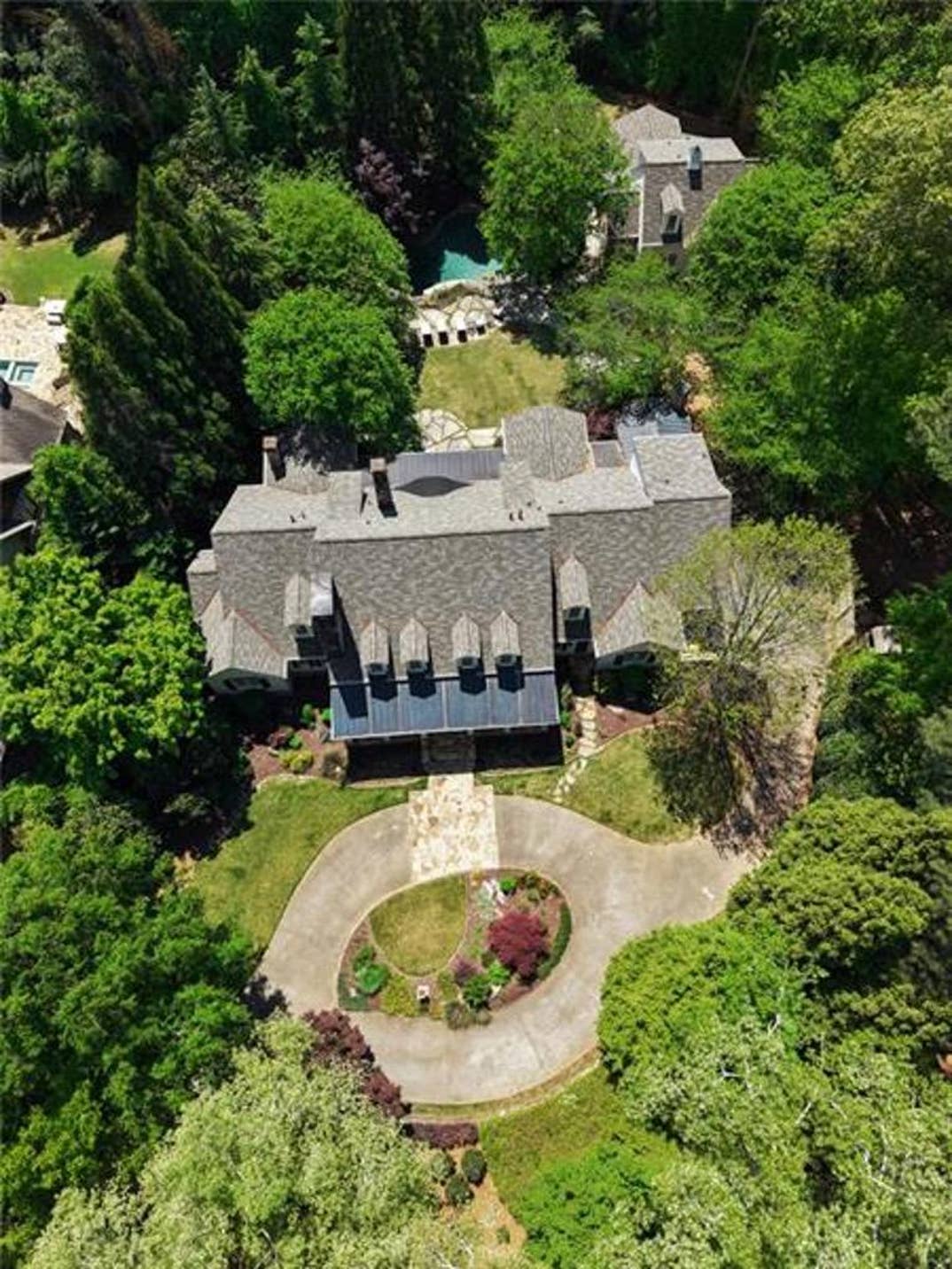 Josh Brolin Home 25