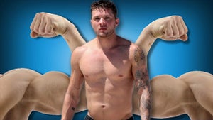 Ryan Phillippe -- Sun's Out, Guns Out on the Beach ... He's an Arms Dealer Now