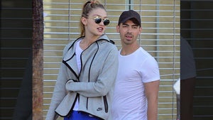 0604-sub-gigi-hadid-joe-jonas-splash-01