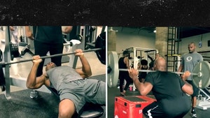 Adrian Peterson BEASTING OUT In Gym ... I'm NOT On a Decline (VIDEO)