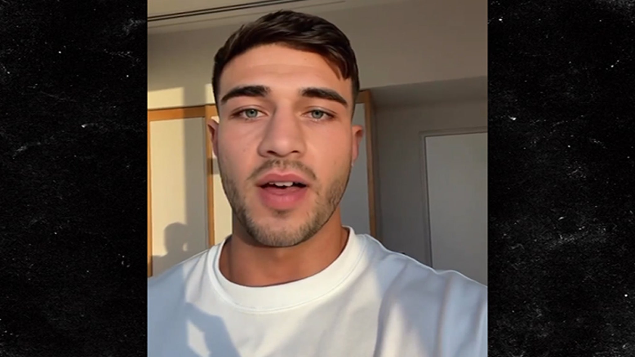 Tommy Fury Says He Was Denied Entry Into U.S., Fight With Jake Paul In Jeopardy thumbnail