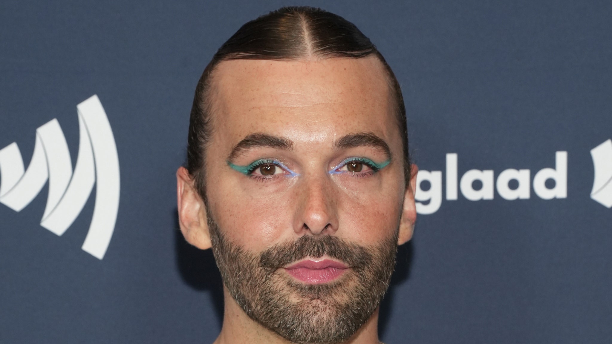 ‘Queer Eye’-ster Jonathan van Ness zegt dat roem hem ‘depressief en geïsoleerd’ heeft gemaakt