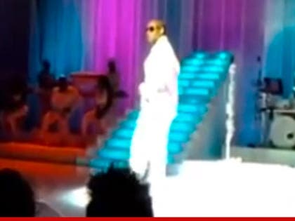 1105_rkelly_concert_youtube