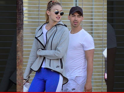 0604-sub-gigi-hadid-joe-jonas-splash-01