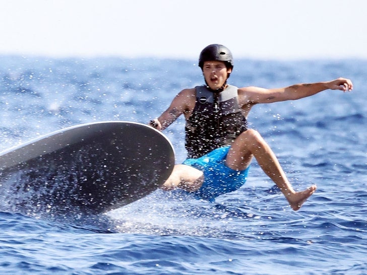 0820-Cruz-Beckham-AAPEDO-YACHT-SUB2