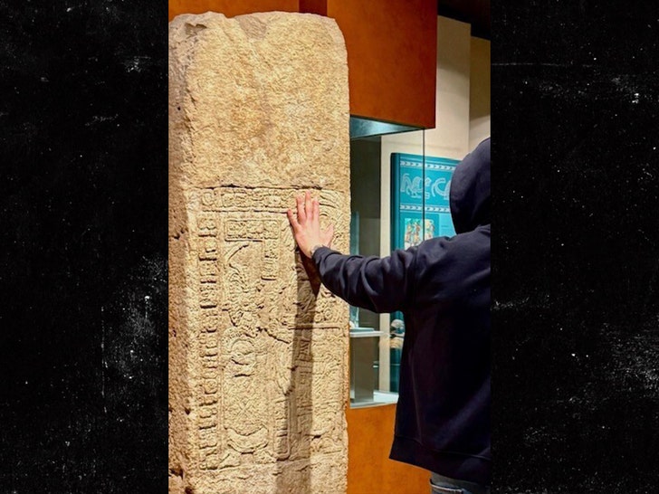 bad bunny touching an artifact in mexican museum 1