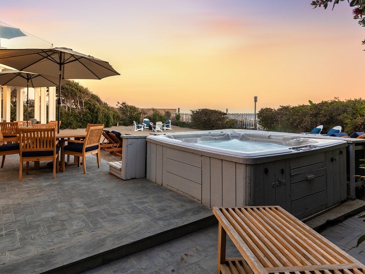 0325-Hannah-Montana-Beach-House-Airbnb-Sub3