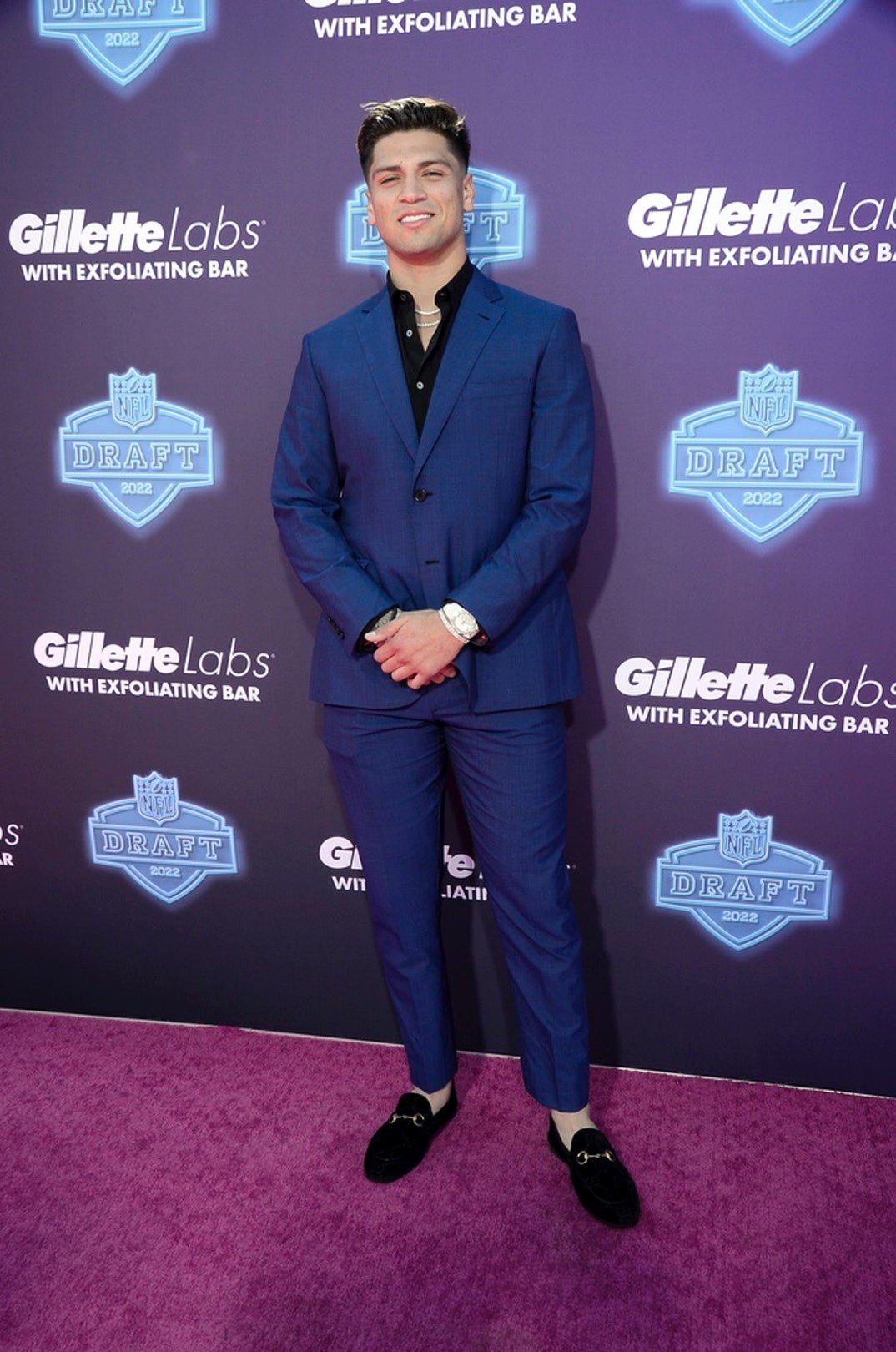 NFL Draft 2022 Red Carpet Outfits & Arrivals, Photos – Footwear News