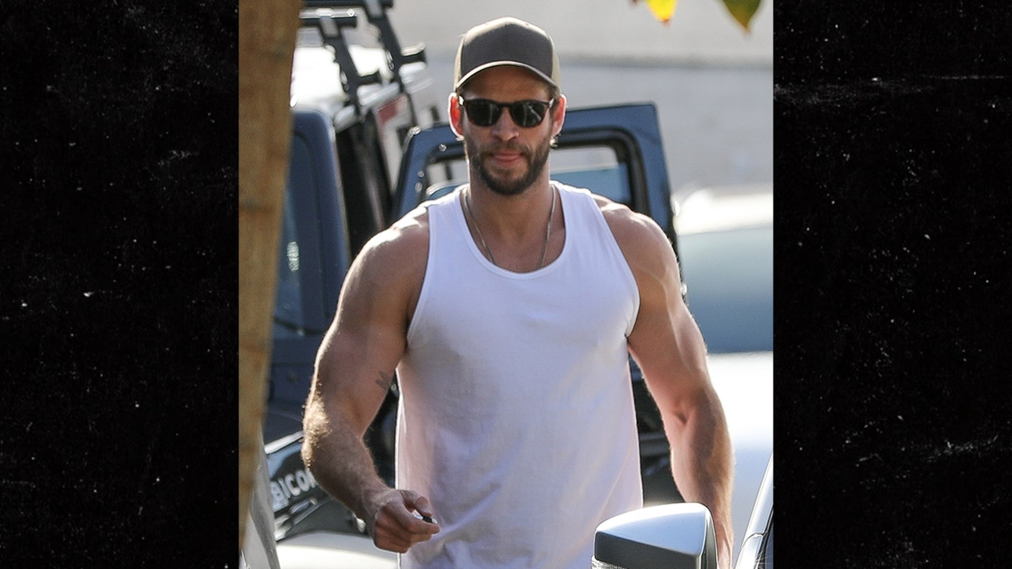 Liam Hemsworth Shows Off Massive Muscles After Gym Workout.