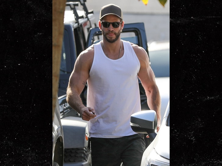 0207-liam-hemsworth-bg-01