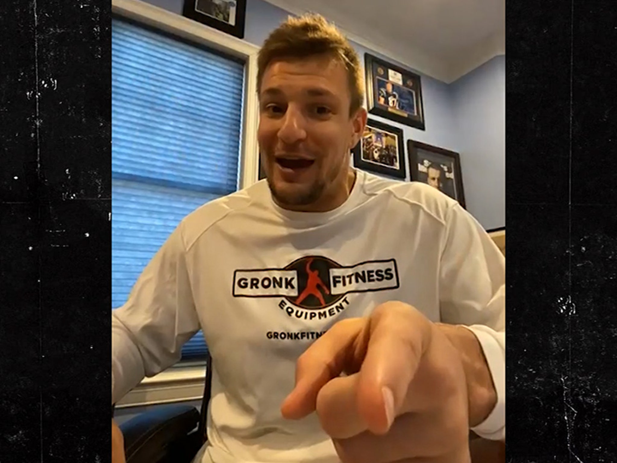 Look: Rob Gronkowski Might Be Hinting At His Decision - The Spun