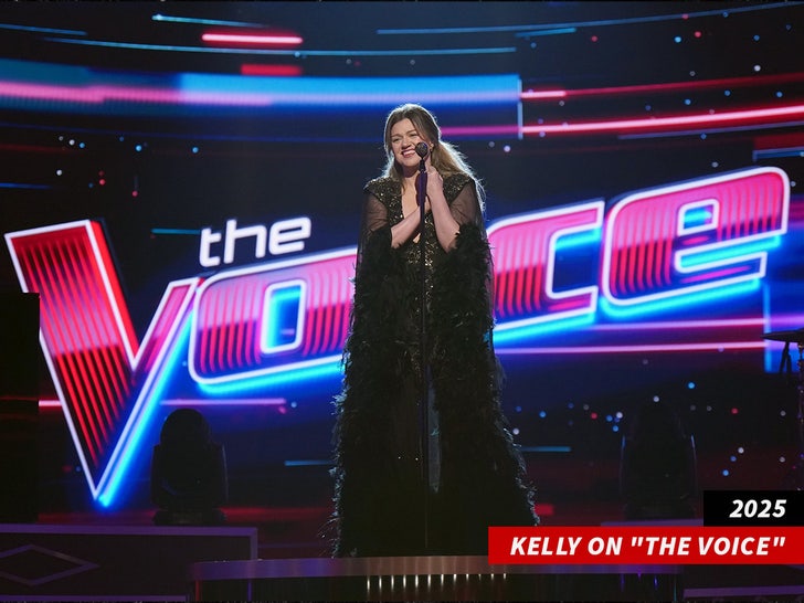 kelly clarkson the voice sub getty swipe 2
