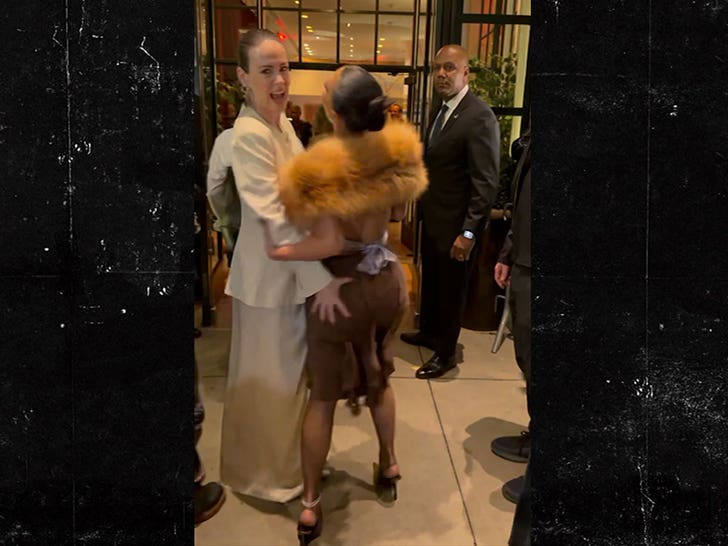 Kim Kardashian y Sarah Paulson