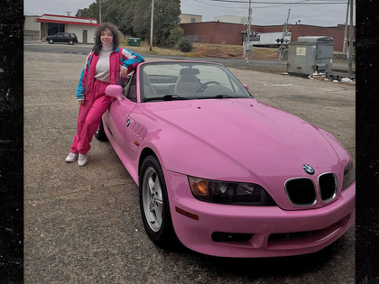 sydney sweeney christy bts insta 1