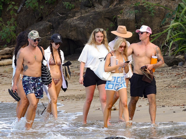 Cassie-Randolph-sub-backgrid-1