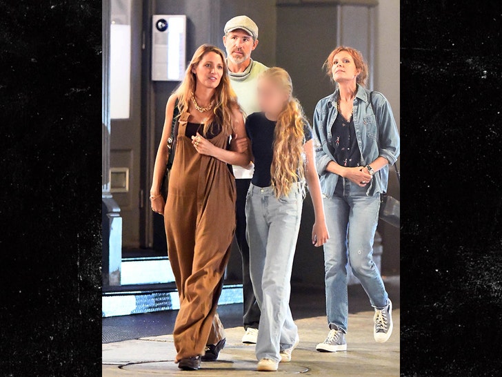 Blake Lively and Ryan Reynolds the image direct 2